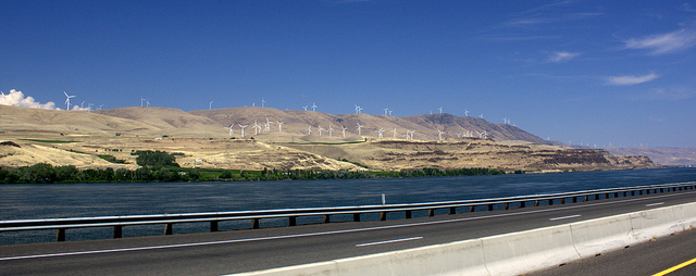 File:Windturbines near MaryHill.jpg