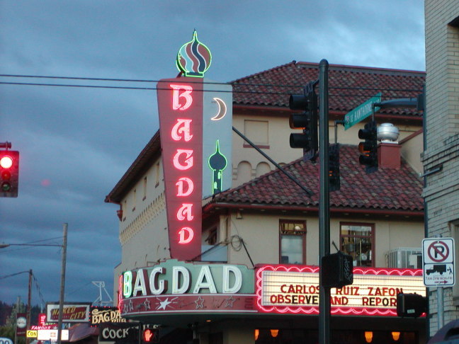 File:Bagdad Theater Hawthorne Portland.JPG