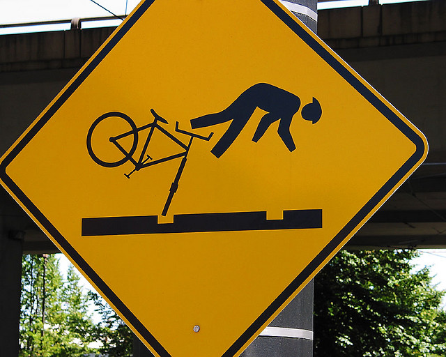File:Bike-n-rails.jpg