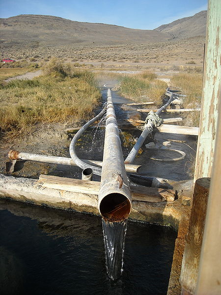 File:Alvord Hot Springs input pipe.jpg