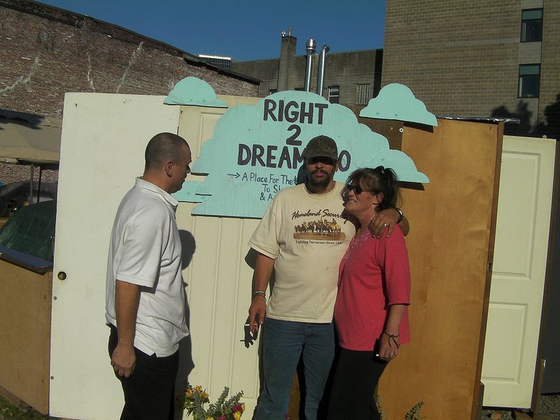 File:Residents of Right 2 Dream Too and Bystander.jpg