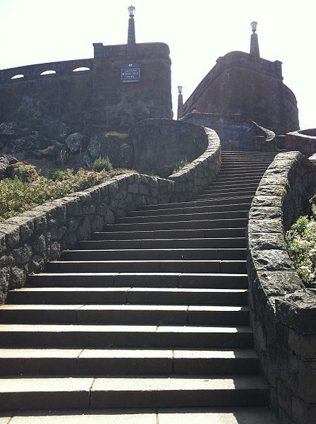 File:Rocky Butte stairs from north.jpg